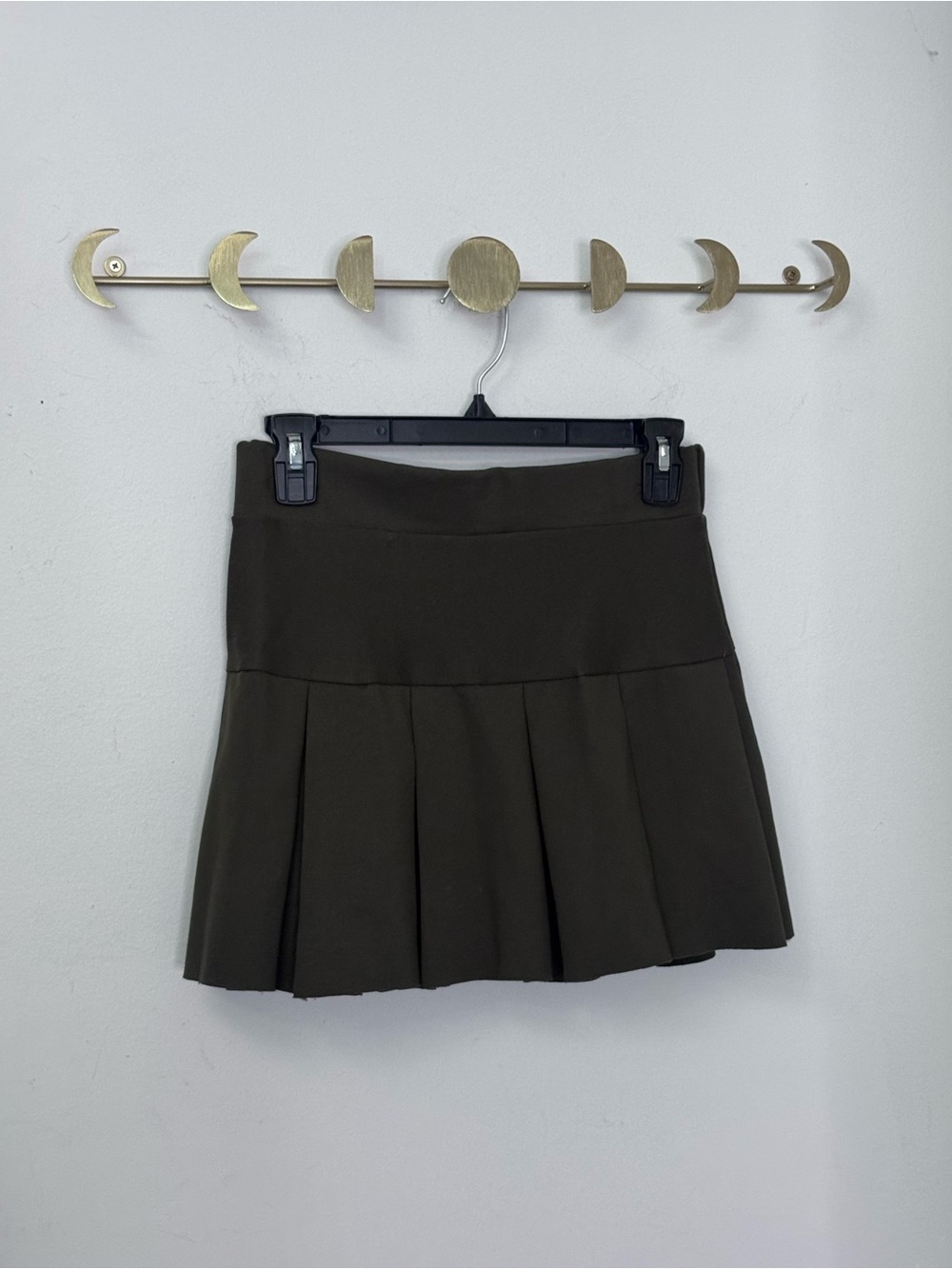French Kiss Olive Green Stretch Pleated Mini Skort Medium